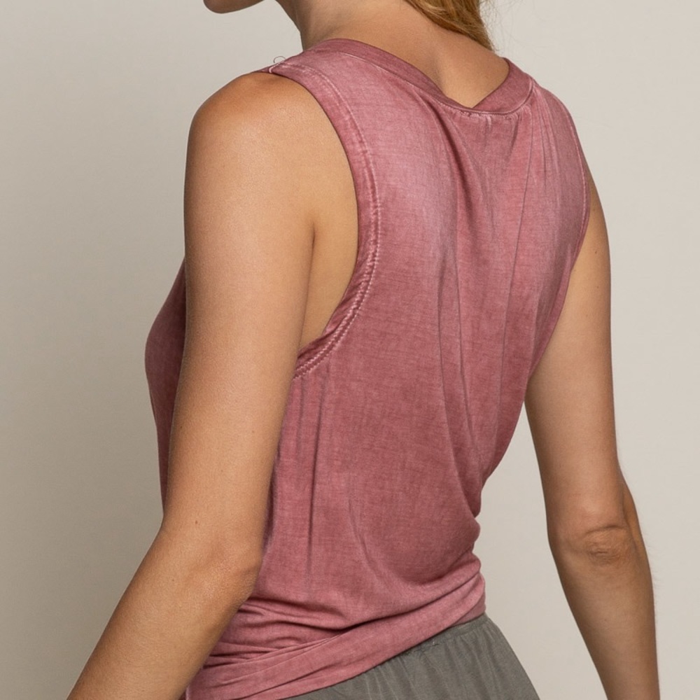 Sleeveless v-neck henley casual knit top - red brick - Picture 2 of 4
